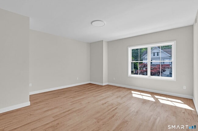 Building Photo - 68 Whiting St