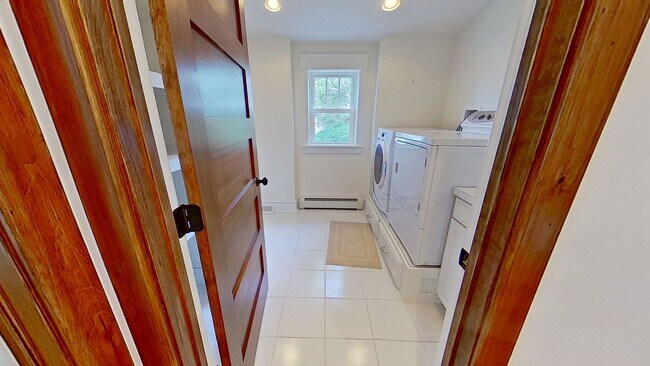 Foto del edificio - 5025 Miller Rd