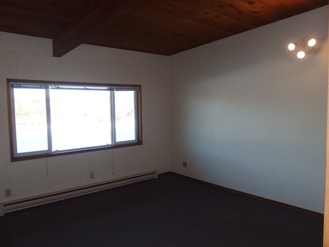 Foto del edificio - Queen Road Apartments UNDER NEW MANAGEMENT