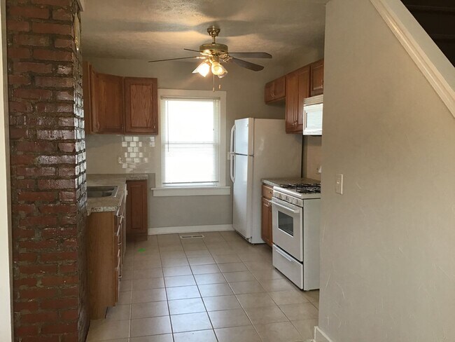 Foto del edificio - Single Family Home 3 beds 2 full bath Available Now!