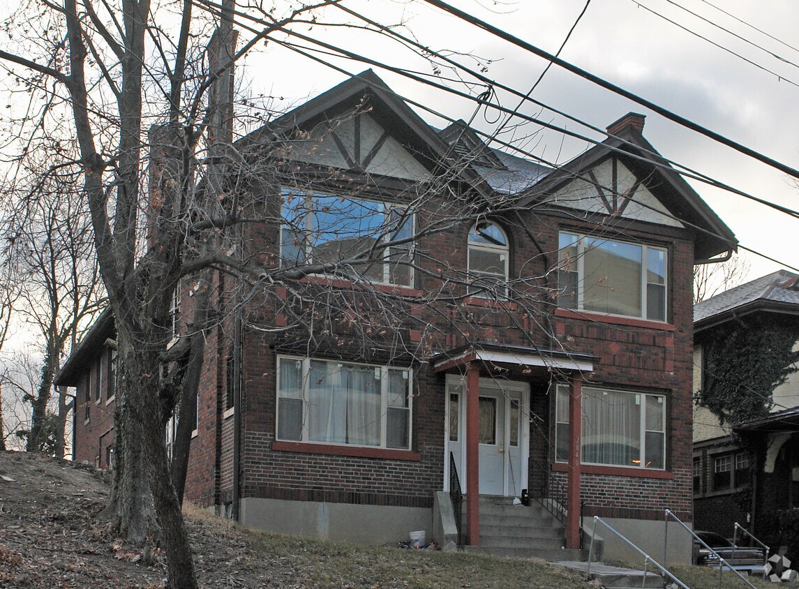 Building Photo - 2840 Winslow Ave