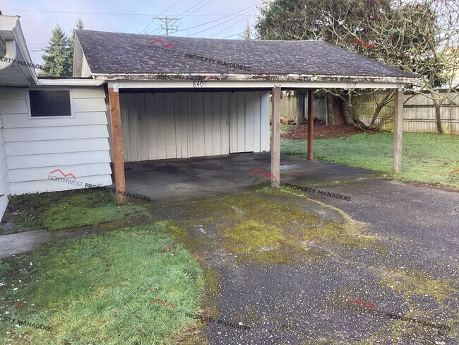 Building Photo - R72A