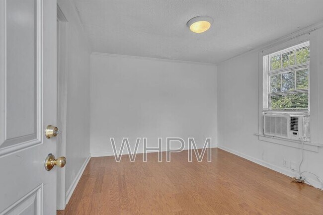 Building Photo - 402 Acklen Park Dr
