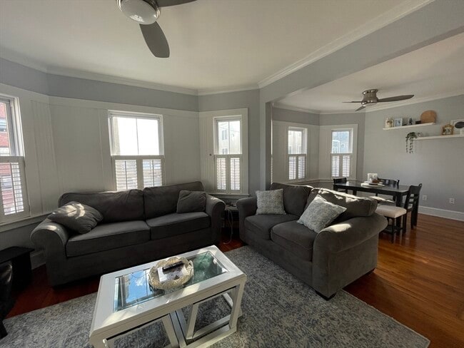 Building Photo - 472 E 8th St