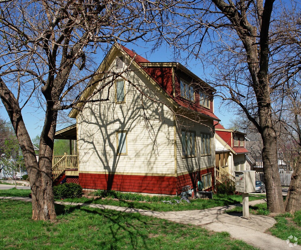 12001204 Ohio St, Lawrence, KS 66044 Apartments in Lawrence, KS