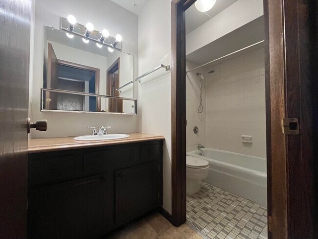 Foto del edificio - 6155 W Cold Spring Rd