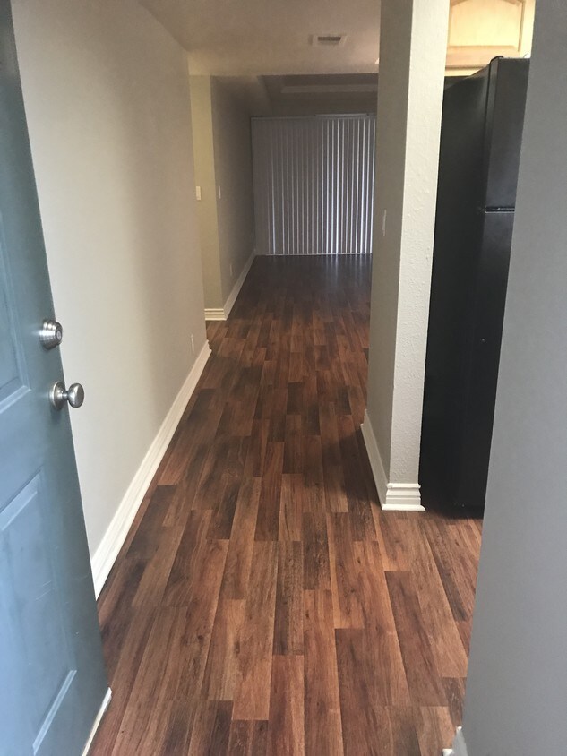 Foto principal - 3420 W Danbury Dr