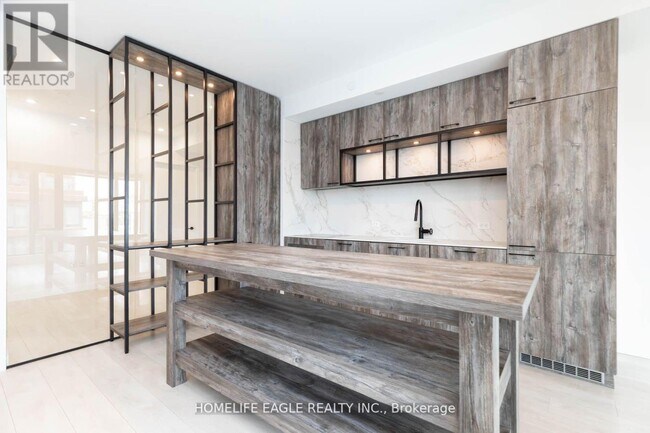 Building Photo - 505 Richmond St W