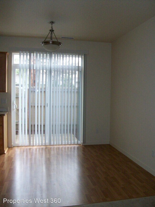 Building Photo - 3 br, 2.5 bath House - 5360 NE 83rd Place