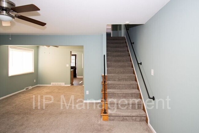 Foto del edificio - SPACIOUS, REMODELED DUPLEX WITH SEPARATE B...