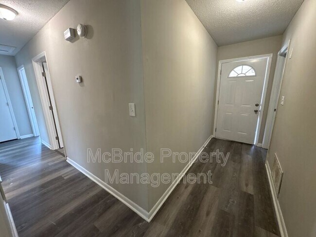 Foto del edificio - 2941 Rollingwood Dr
