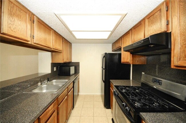 Foto del edificio - 12303 Deer Falls Dr
