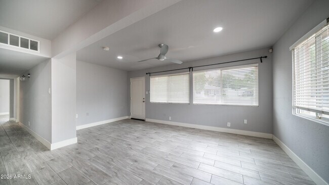 Foto del edificio - 717 E Palmaire Ave