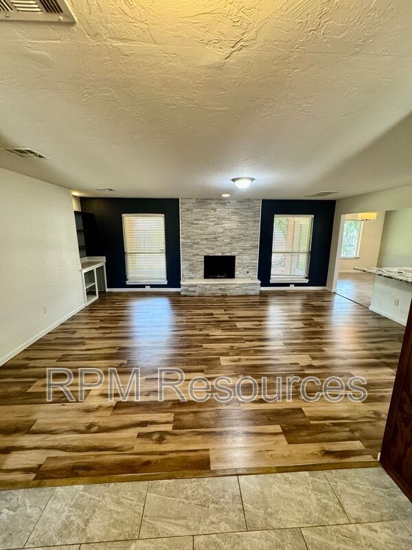 Building Photo - 11813 Larkdale Dr
