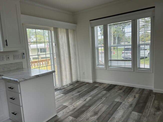 Foto del edificio - 6105 Land O' Lakes Blvd