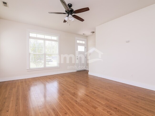 Building Photo - 155 Leeward Ln