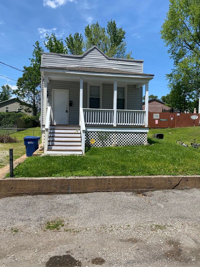Building Photo - 127 E Holden Ave