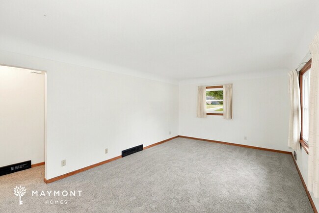 Foto del edificio - 3-Bedroom Home with 3-Car Garage
