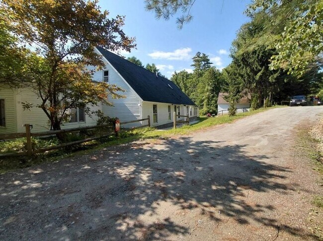 Building Photo - 607 Province Rd