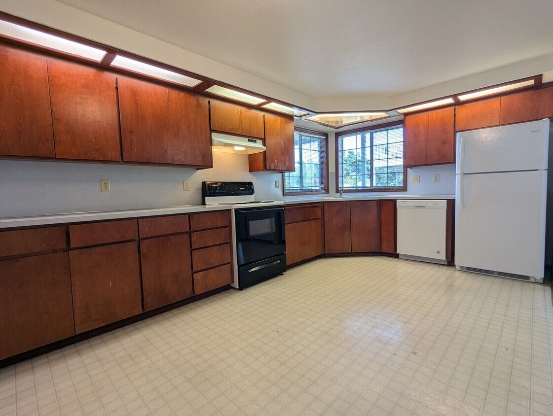 Primary Photo - Great first floor 2bed/1 bath apartment