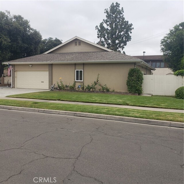 Foto principal - 14711 Yorba St