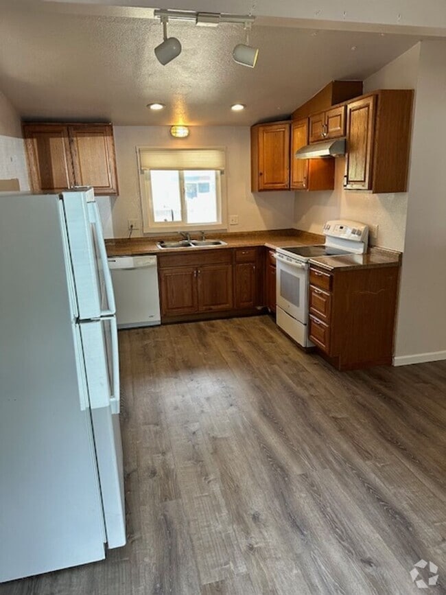 Building Photo - 905 Lapham Dr