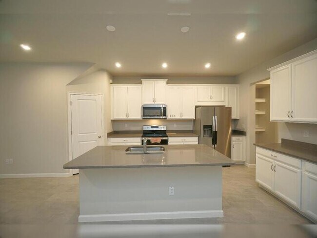 Foto del edificio - Modern 2023 Townhome with Lake Views in Volanti Community ? Lutz