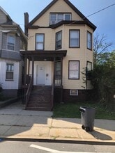 Building Photo - 218 Easton Ave