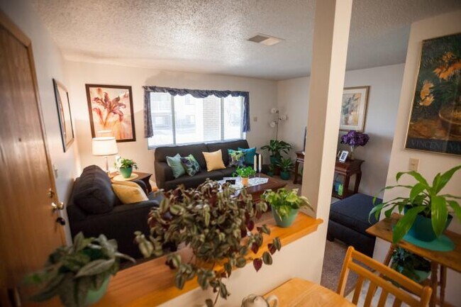 Building Photo - 2 bedroom in Iowa City IA 52240