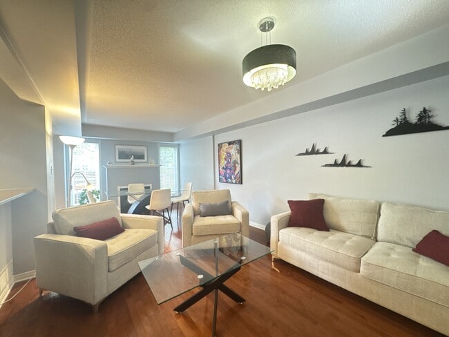 Building Photo - 18 Midwood Private
