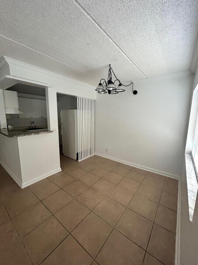 Foto del edificio - 555 Purdy Ln