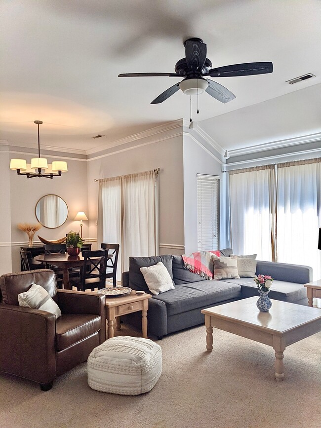 Foto del edificio - 810 Mill Creek Ln