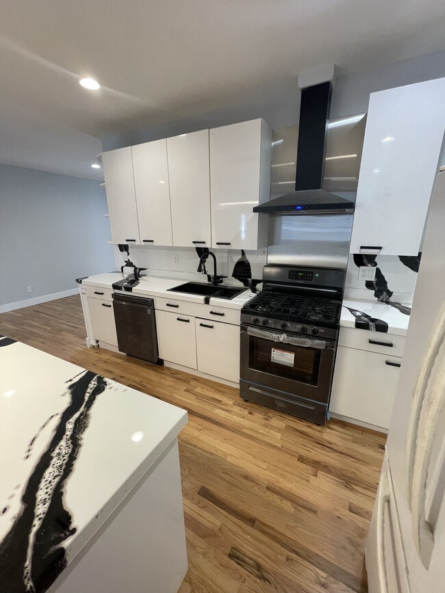Kitchen - 1317 Willow Ave