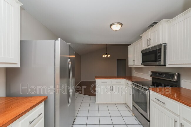 Foto del edificio - 7501 Willow Wisp Dr E