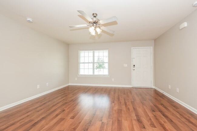 Building Photo - 2014 Cobblestone Dr