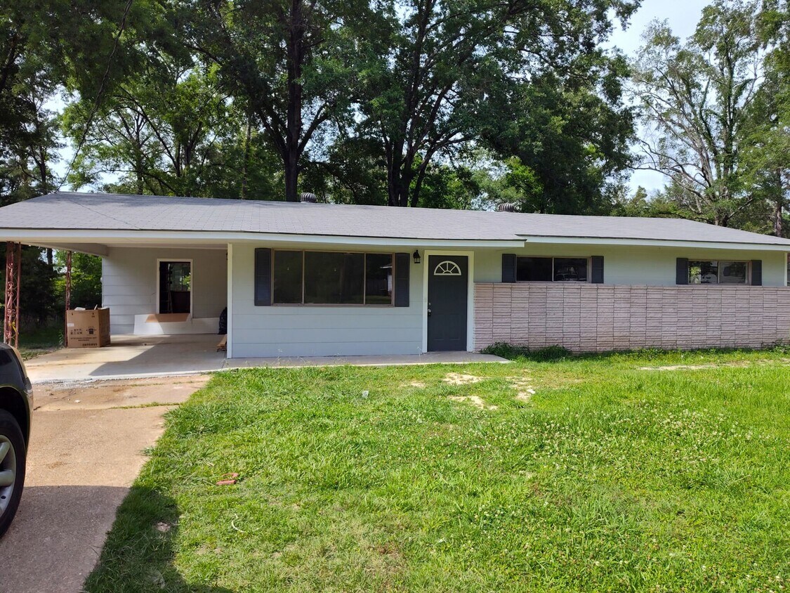Primary Photo - 112 Reynolds St