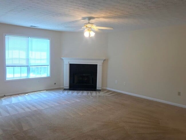 Foto del edificio - Spacious and Beautiful 3 Bedroom Home