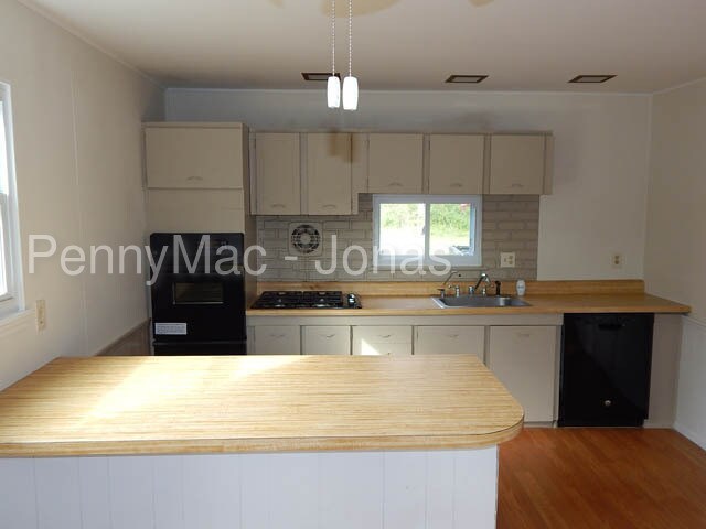 Building Photo - 2746 Phipps Ave