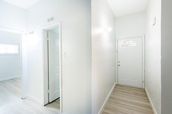 Foto del edificio - 4402 44th St