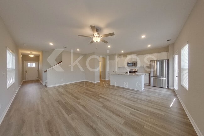 Building Photo - 948 Silent Barge Cv