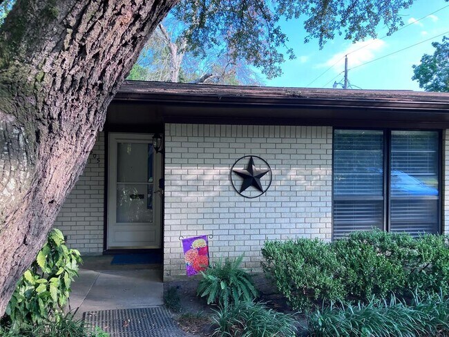 Building Photo - 505 Gay Dr