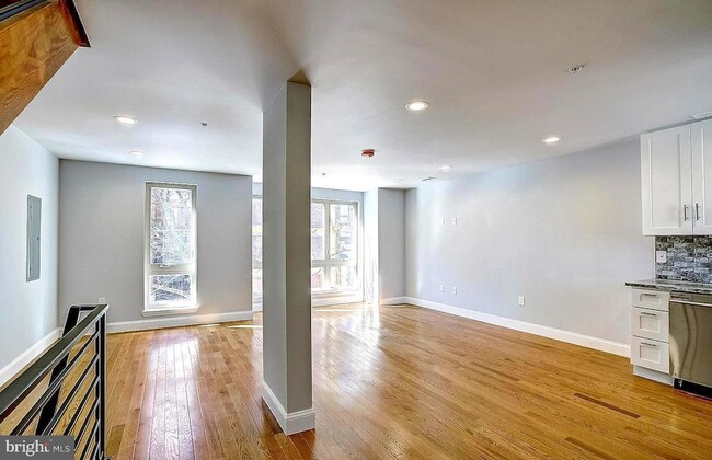 Building Photo - 1249 N 17th St