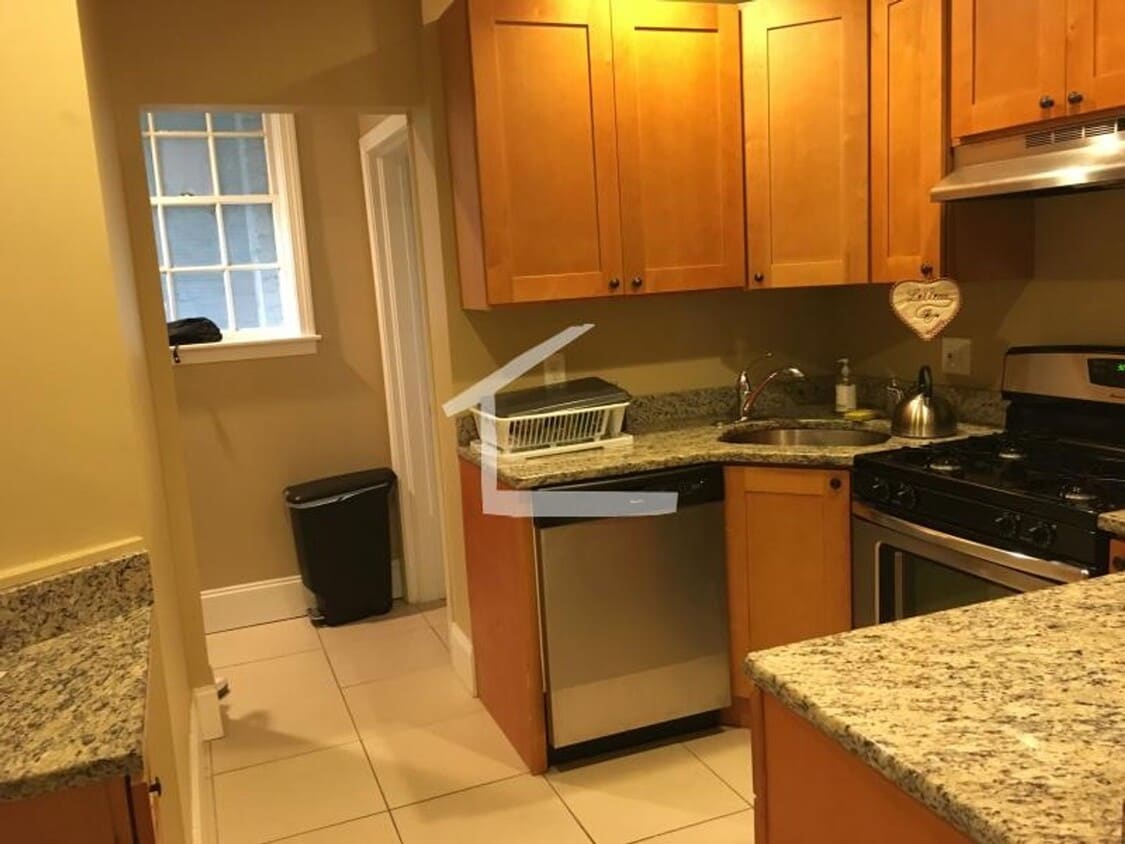 Steps from Agganis Arena, heat, Hot Water Included, Laundry on a Site, Parking for Rent - Steps from Agganis Arena, heat, Hot Water Included, Laundry on a Site, Parking for Rent