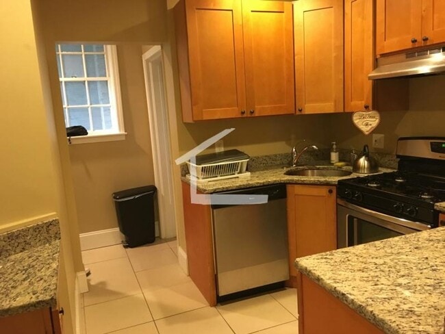 Steps from Agganis Arena, heat, Hot Water Included, Laundry on a Site, Parking for Rent - Steps from Agganis Arena, heat, Hot Water Included, Laundry on a Site, Parking for Rent Apartment