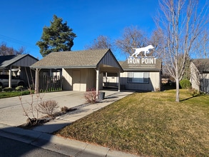 Building Photo - 1147 S Abbey Cir