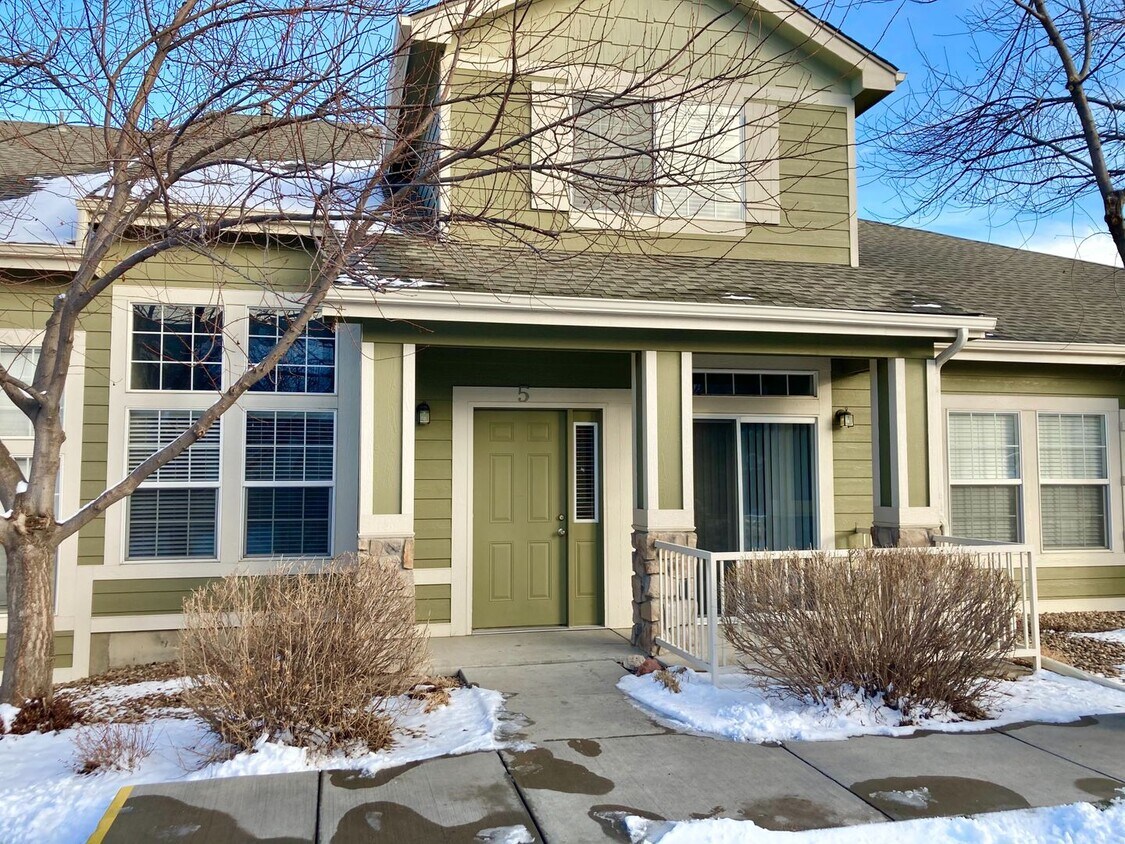 Foto principal - Lovely 3 Bedroom, 2.5 Bathroom Townhome