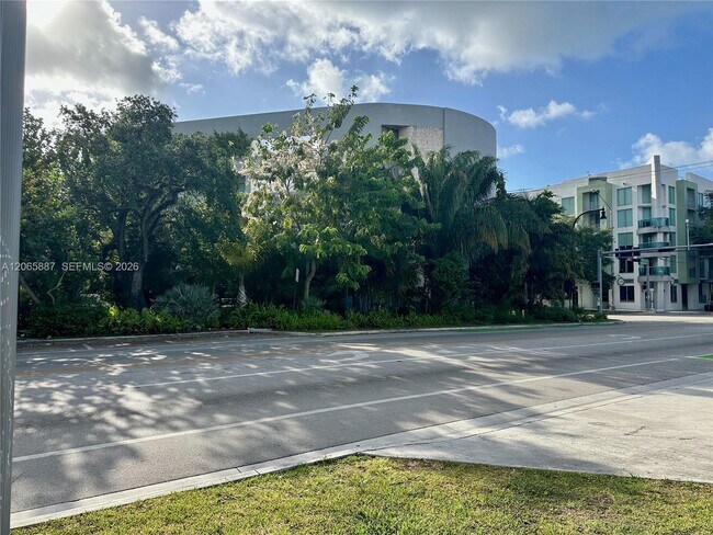 Foto del edificio - 2694 Inagua Ave