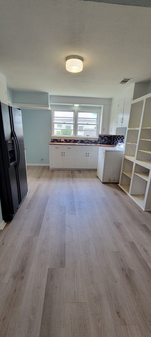 Building Photo - Gorgeous 4 bedroom/1 bath with beautiful k...