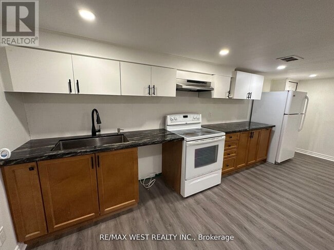 Building Photo - 26 Walter Ave