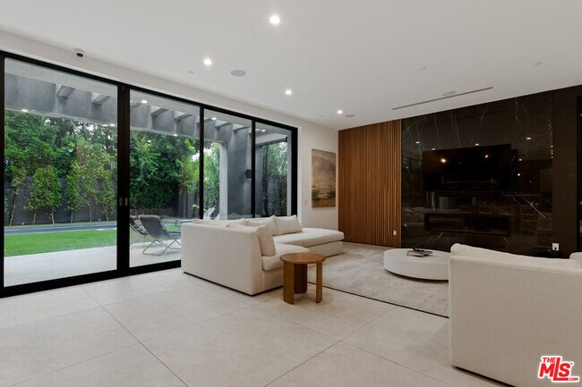 Building Photo - 356 N La Jolla Ave